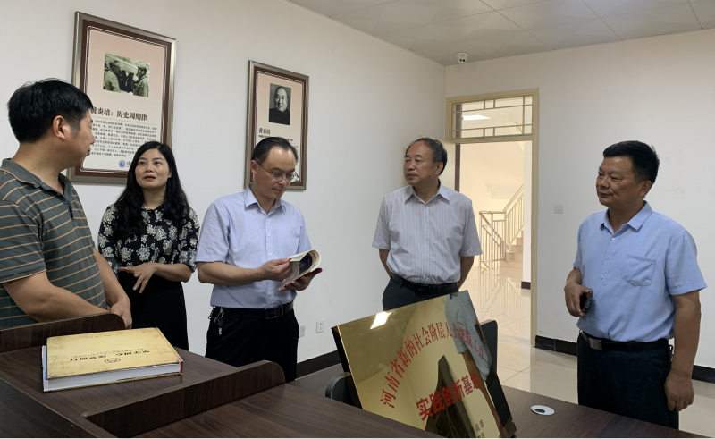 平桥区统战部领导来校考察.png