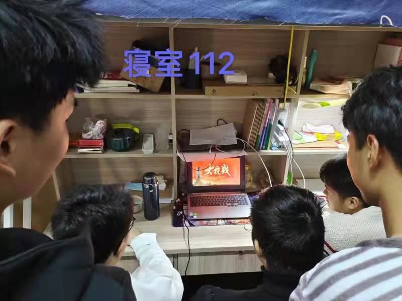 工程学院学生观看《大抗战：12.9运动》.jpg